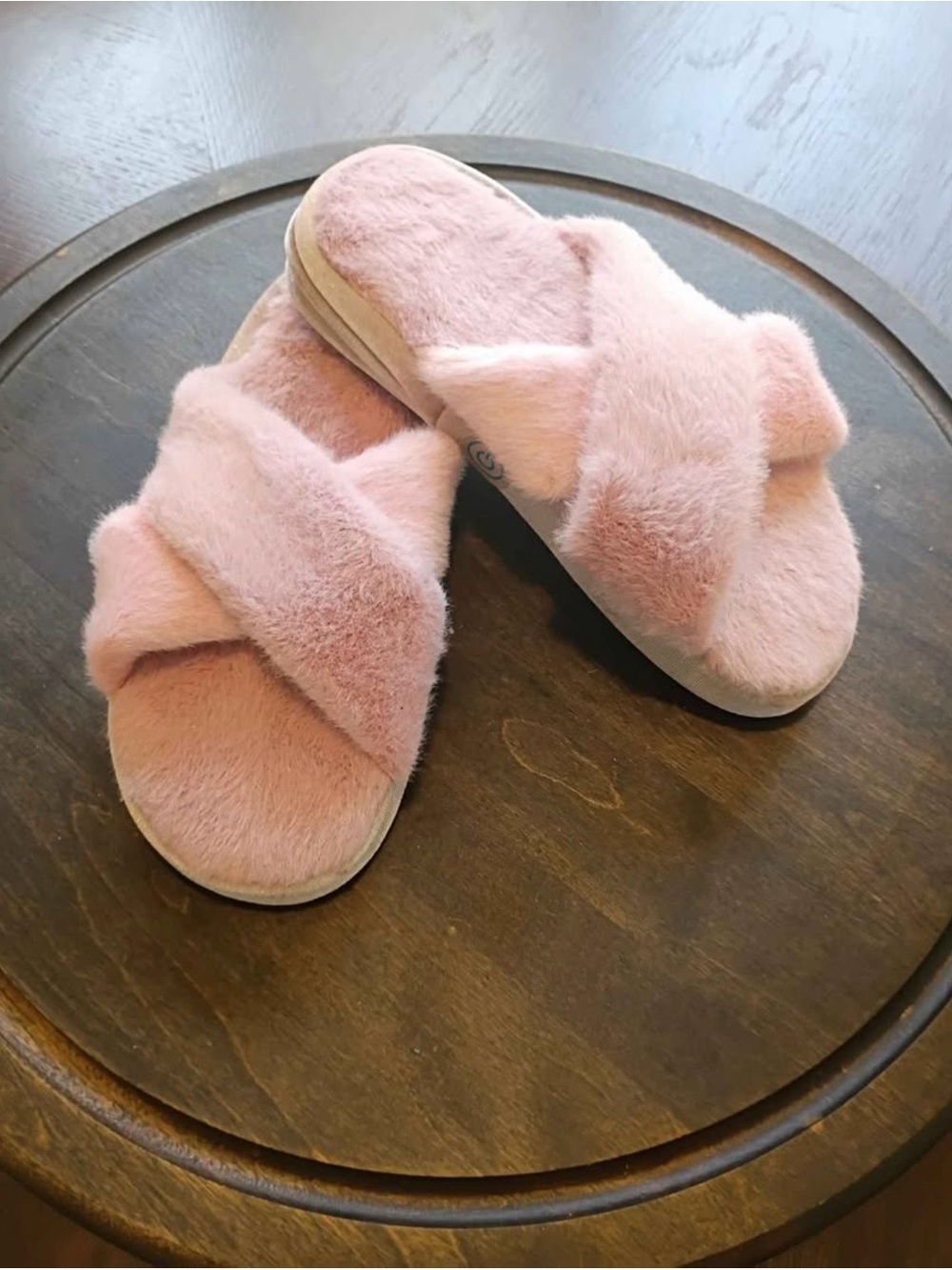 Plush Crisscross Massaging Slide Slippers - Pink